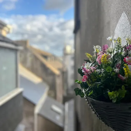 2 Bedroom Flat In The Heart Of Centre *