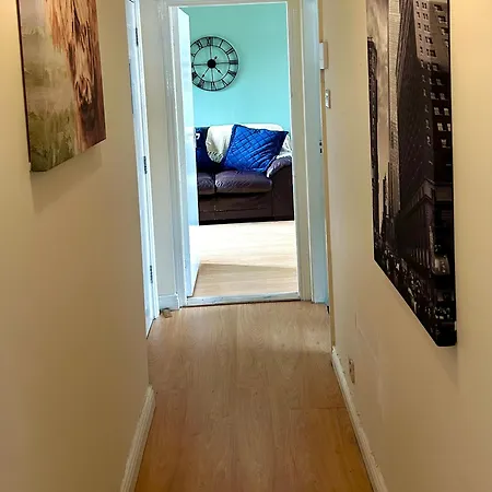 2 Bedroom Flat In The Heart Of Centre *