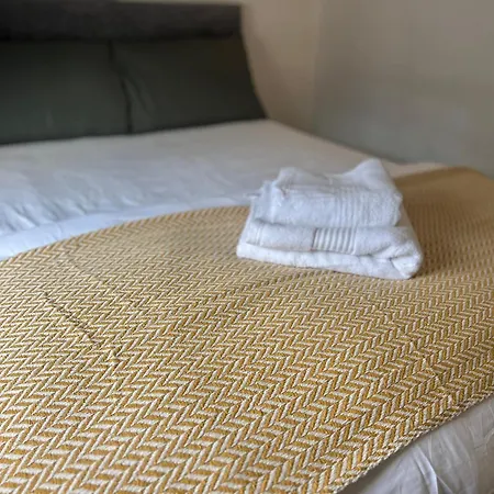 2 Bedroom Flat In The Heart Of Centre * קורק