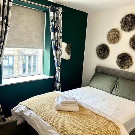 2 Bedroom Flat In The Heart Of Centre *